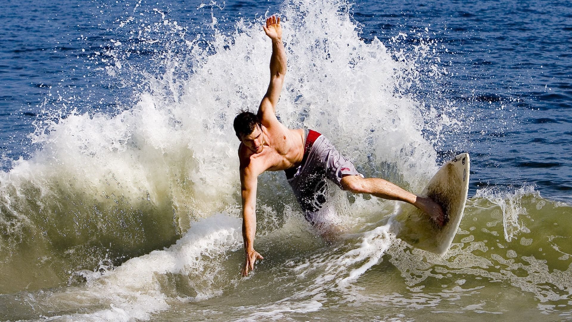 开云网站-球场“终极对决”回顾：经典之战永不退色，终极对决 足球