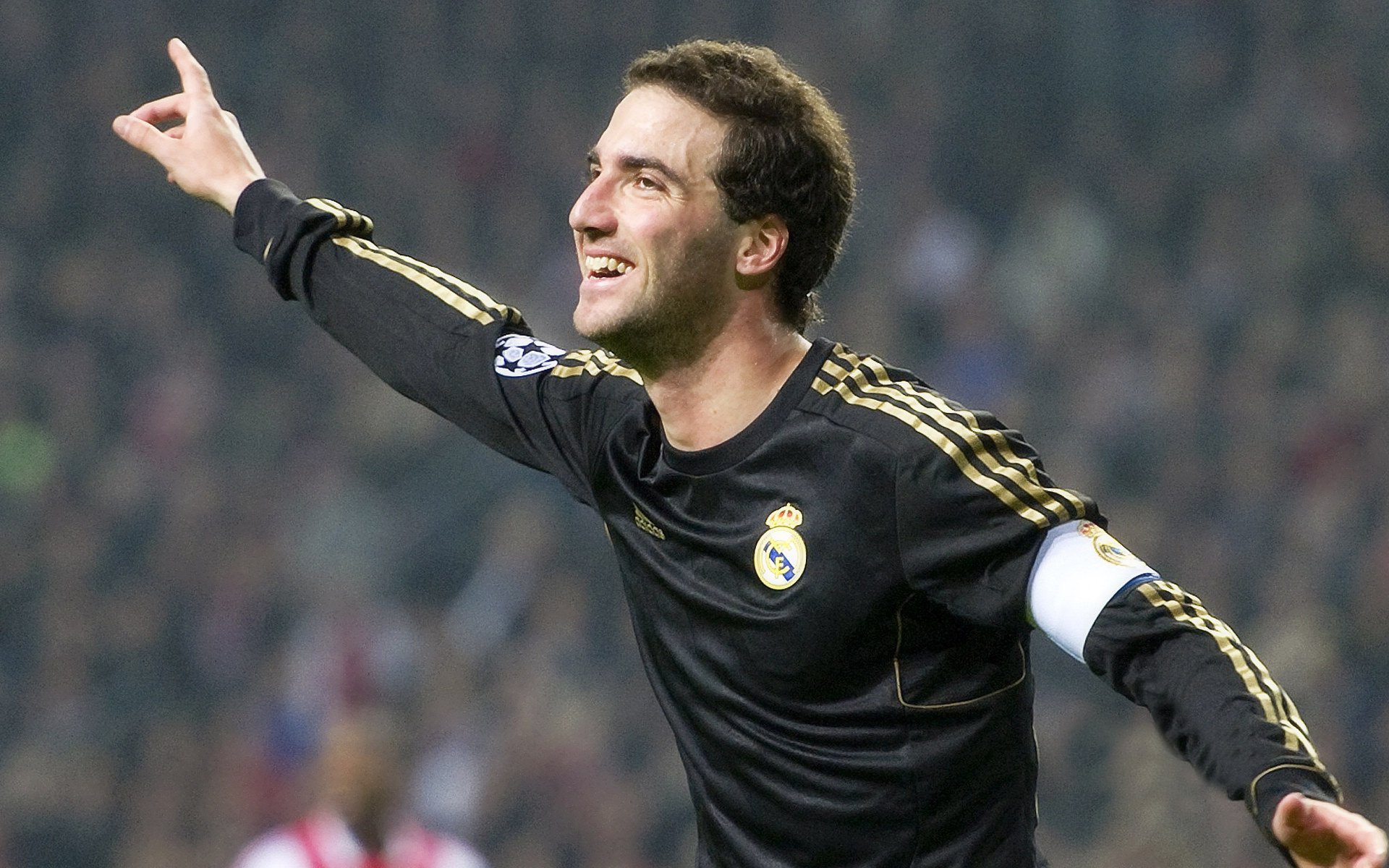 开云官方网页登录-里尔队惊险获胜，实力逐渐崭露头角，里尔足球队