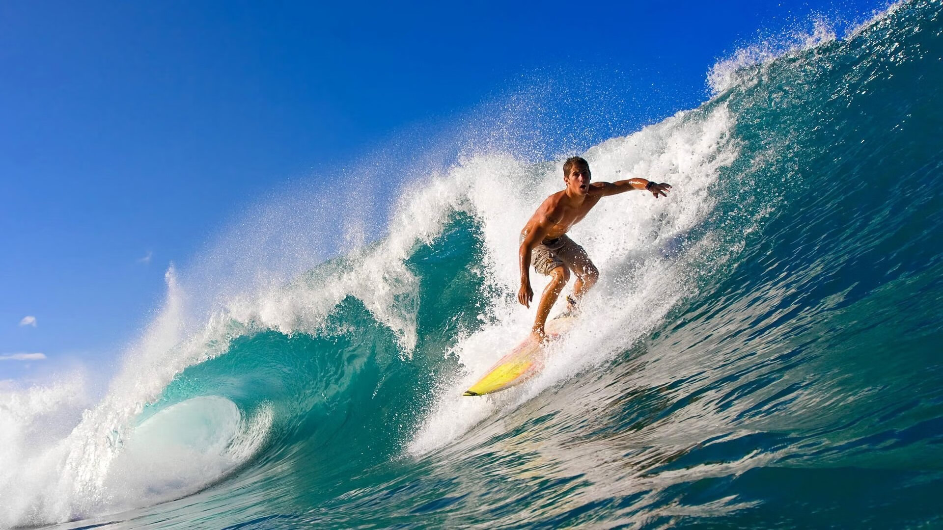 开云平台-“快艇冲浪：东三叉湖赛场极速对决，飞驰水面成焦点”